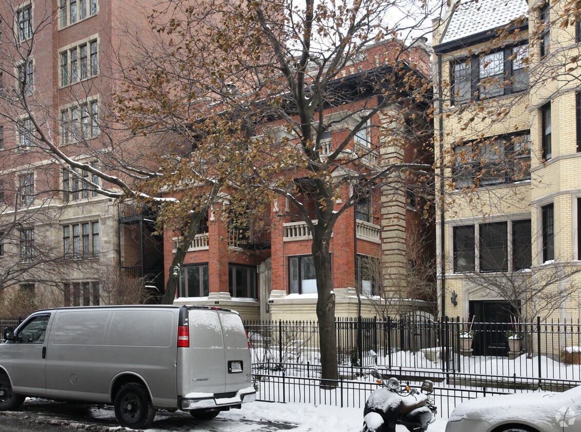 Building Photo - 629 W Sheridan Rd