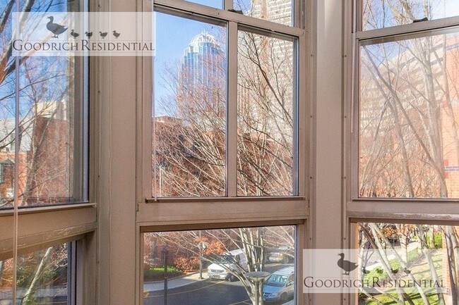 Building Photo - 3Bedroom at 98 Dartmouth St