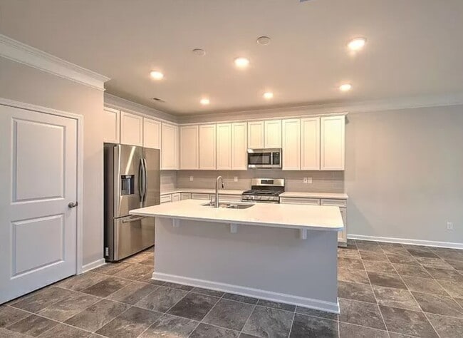 Building Photo - 515 Daisy Hill Ln