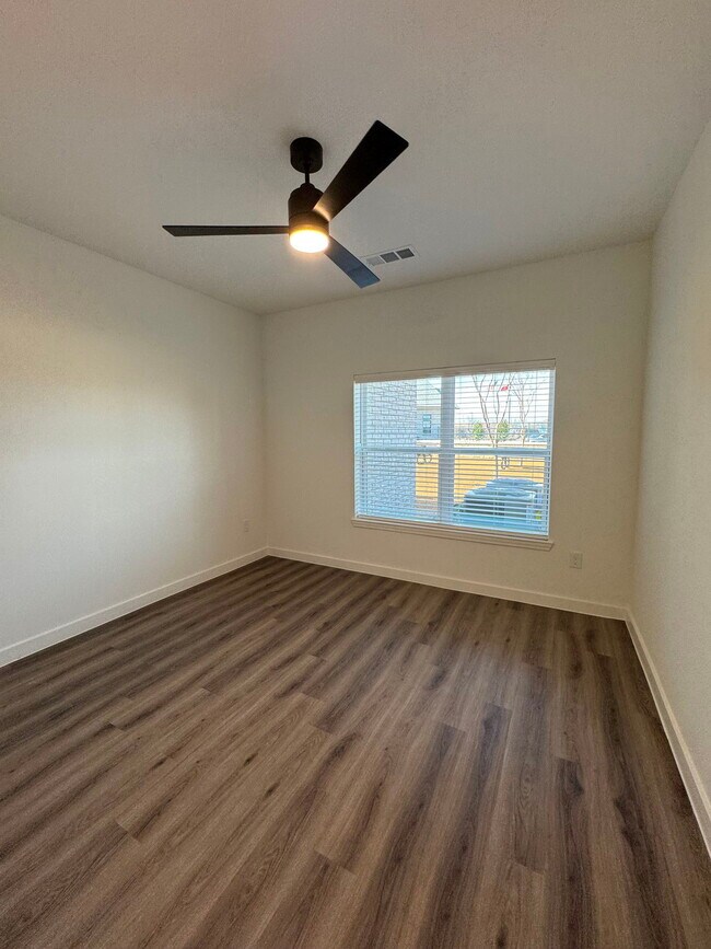 Foto del edificio - 751 N Saginaw Blvd