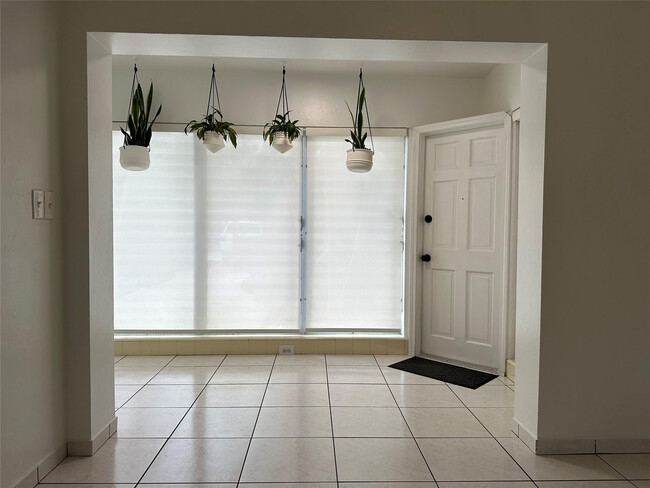 Foto del edificio - 1101 NE 17th Way