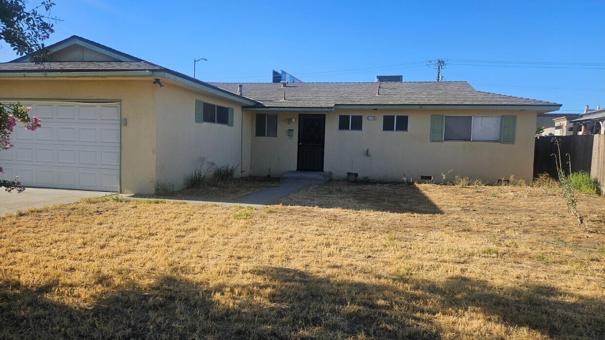 Foto principal - 956 W Antonio Dr