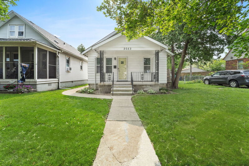 Primary Photo - 2053 Austin Ave