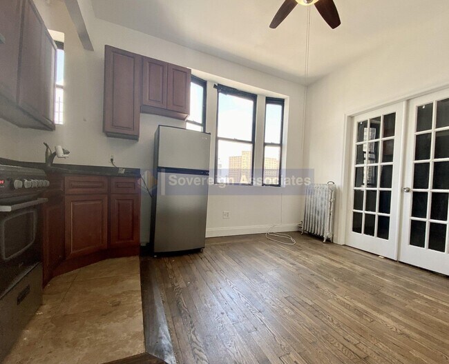 Building Photo - 45 Tiemann Pl