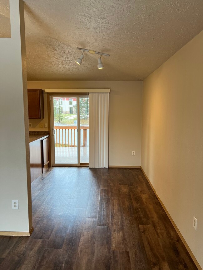Building Photo - 12521 N Fairwood Dr