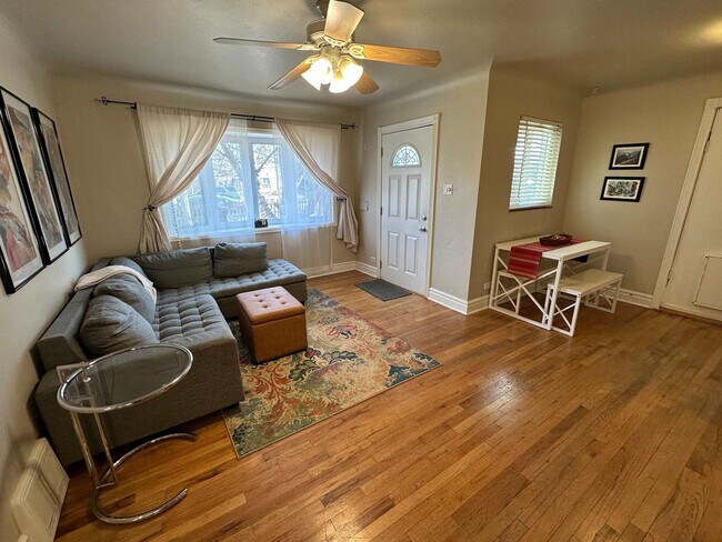 Foto del edificio - 2933 Ivanhoe St