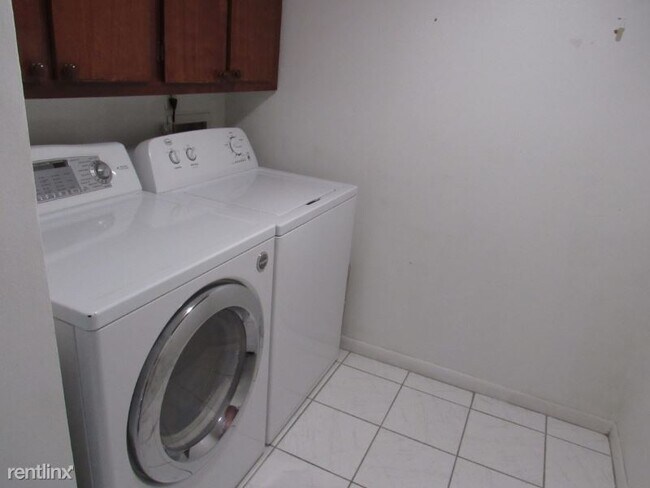 Foto del edificio - 8207 Sun Spring Cir