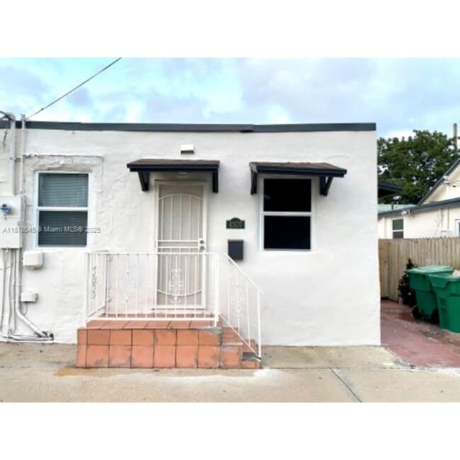 Building Photo - 4307 SW 9th St Building Photo - 4307 SW 9th St