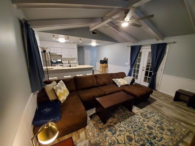 Building Photo - Cute 3 bed 2 bath perfect for you to call ...