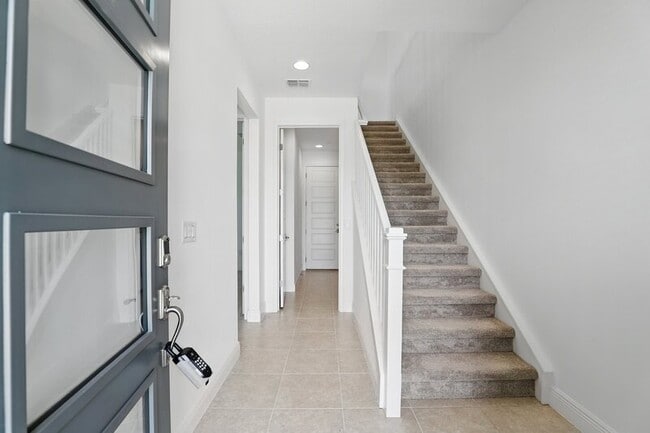 Photo - 10102 Sunnifa Aly Apartment