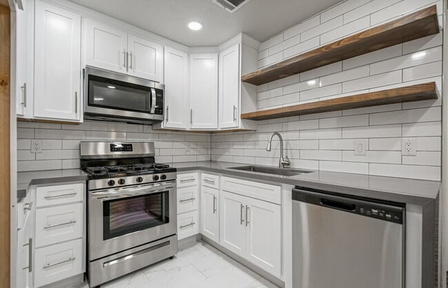 Foto del edificio - 9223 Ridgeland St