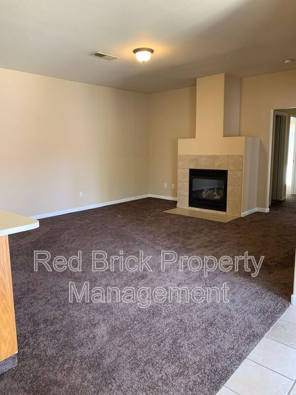 Building Photo - 620 Gateway Dr