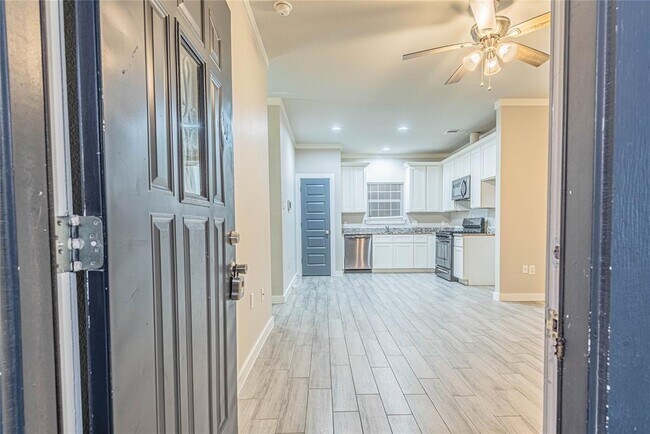 Foto del edificio - 8119 Autumn Ln