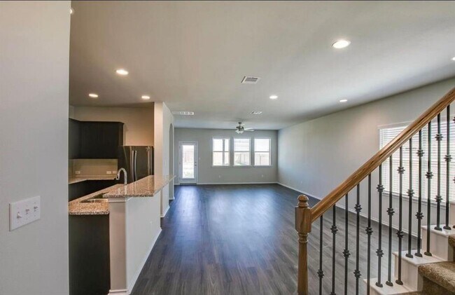 Foto del edificio - 129 Goldfinch Dr