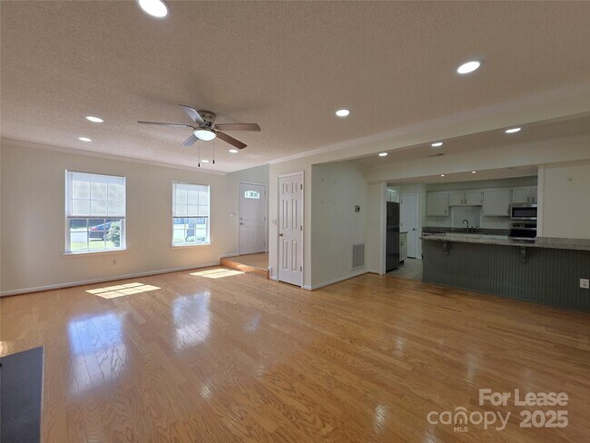 Foto del edificio - 7106 Spring Creek Ln