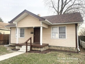 Building Photo - 319 S Gray St