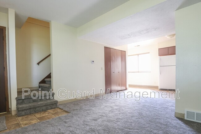 Building Photo - 3020 S 68th Ct