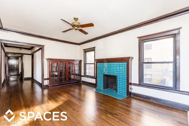 Building Photo - 2418 N Sawyer Ave
