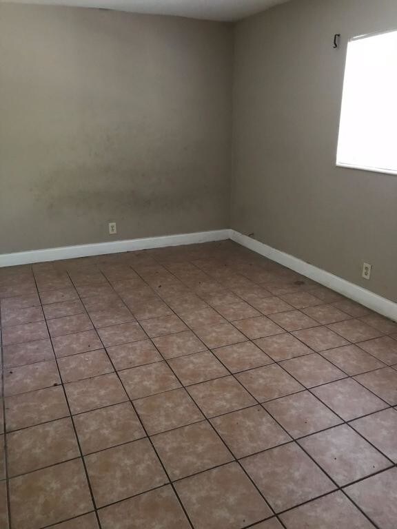 Building Photo - 2739 NW 58 TERR