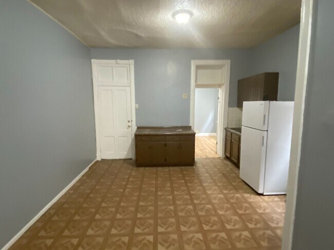 Foto del edificio - Spacious 2BR/1BA SFH in Benton Park West