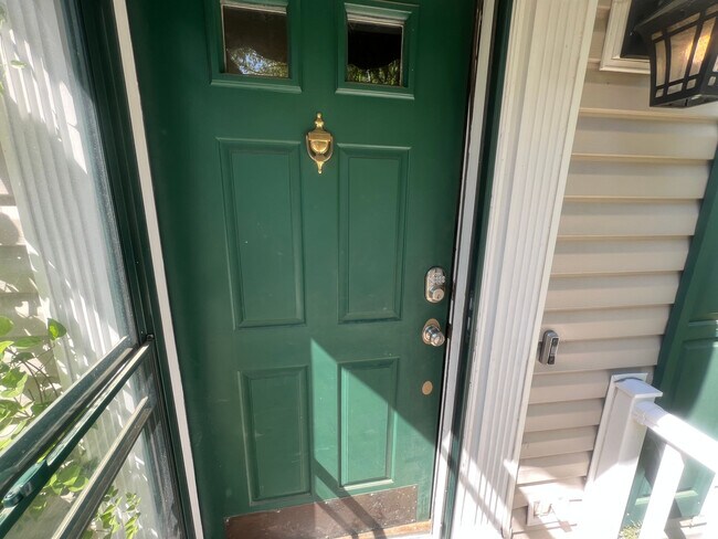 Foto del edificio - Room in Single Family Home on Daingerfield Dr