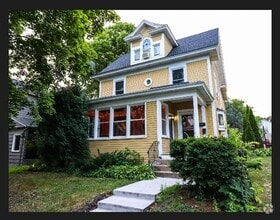 Building Photo - 3112 Fremont Ave S