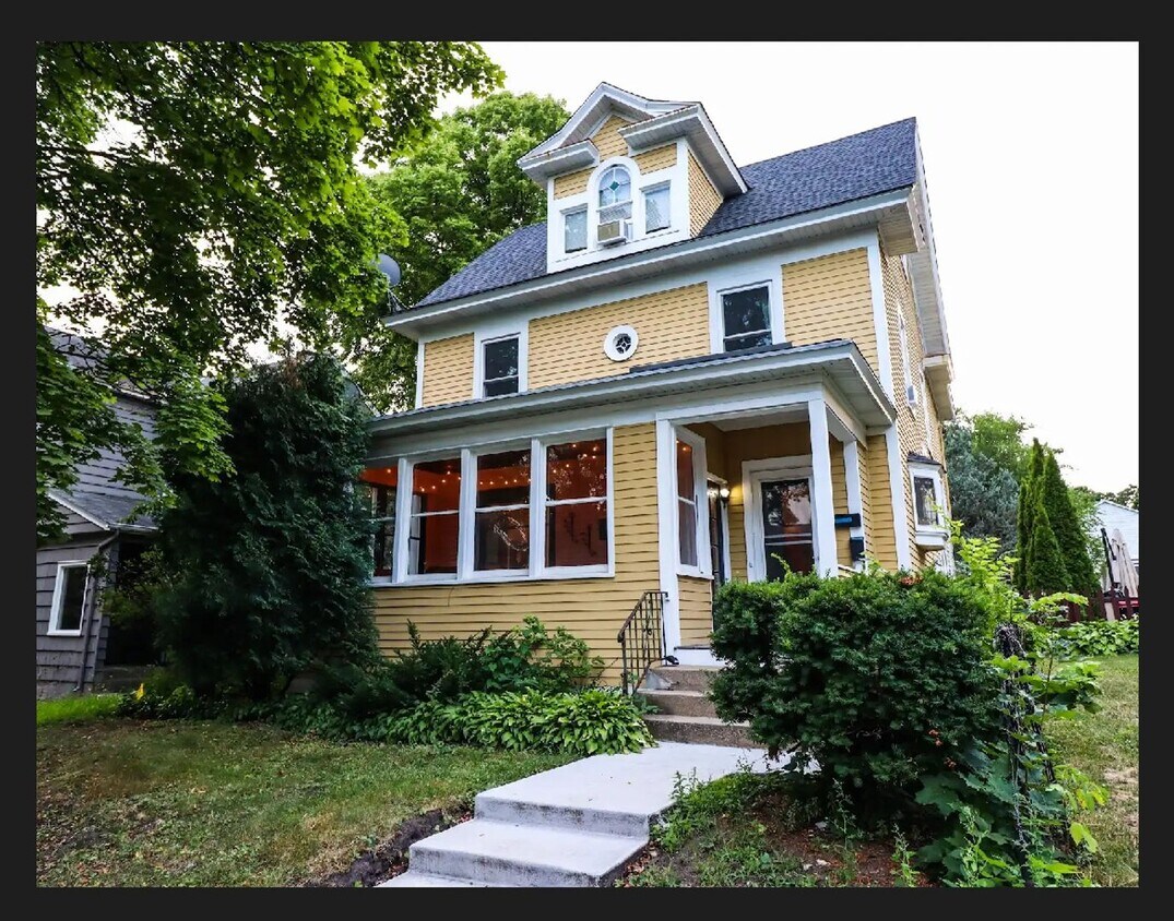 Primary Photo - 3112 Fremont Ave S