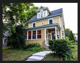 Building Photo - 3112 Fremont Ave S