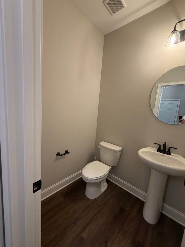 Foto del edificio - 1711 Golf Club Ln NW