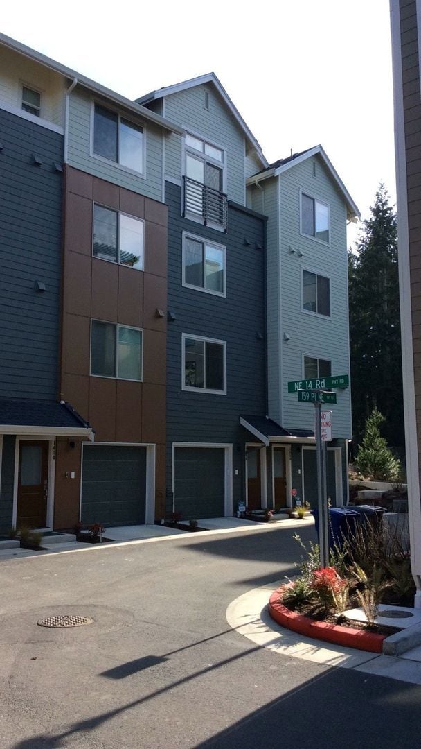 Building Photo - 1406 159th Pl NE