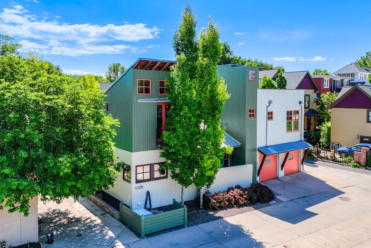 ABSOLUTELY BEAUTIFUL 4-Bedroom Townhome in the Highly Sought-After Prospect Neighborhood! - ABSOLUTELY BEAUTIFUL 4-Bedroom Townhome in the Highly Sought-After Prospect Neighborhood!