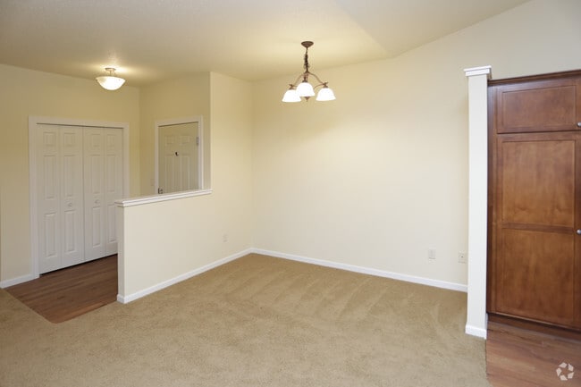 Two Bedroom-Dining Area - Highpointe