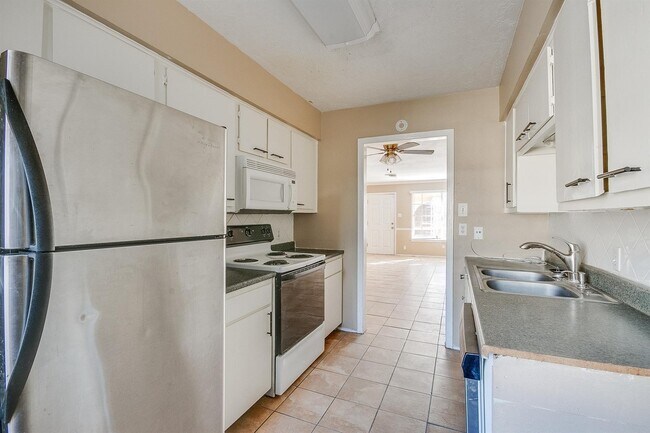 Building Photo - 2689 Gessner Rd