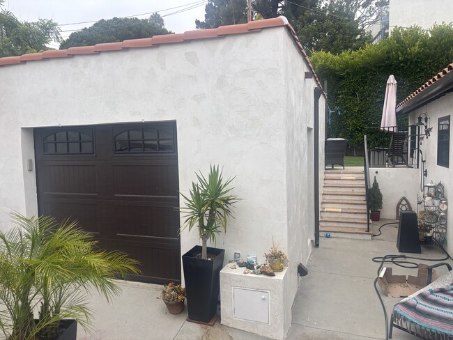 Building Photo - 718 Camino Real