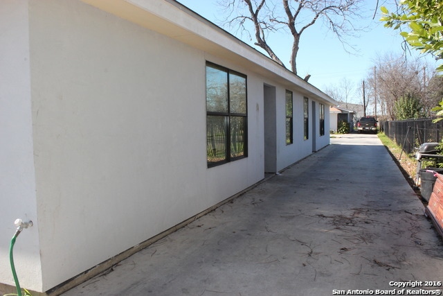 Building Photo - 1721 Quintana Rd