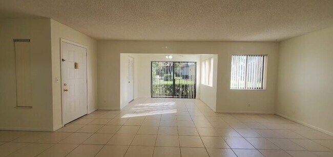 Foto del edificio - 514 Shady Pine Way