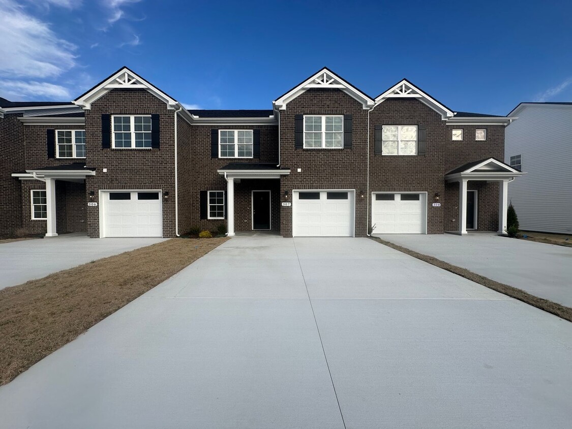 Foto principal - BRAND NEW 4 Bed 3 Bath Townhome Near The H...