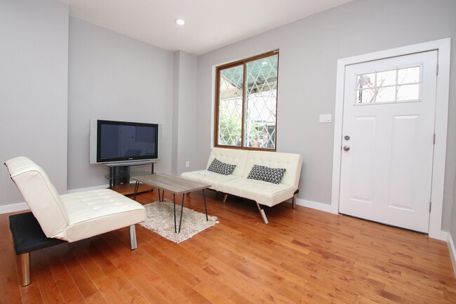 Building Photo - 3831 N Sydenham St