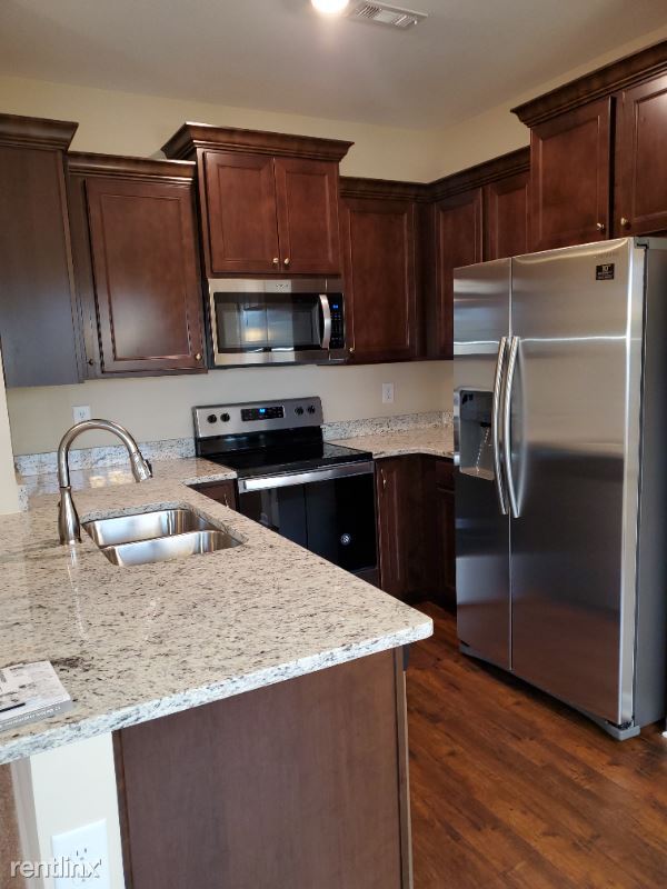 Building Photo - 3 br, 3 bath Townhome - 304 Kinsale Dr