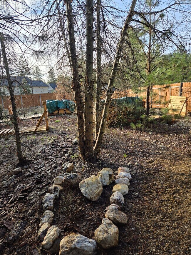 Building Photo - Mountain Retreat – 3 Bed 2.5 Bath Home on 1 Acre - only 40 min to Boise!