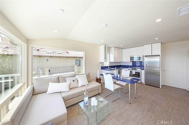 Foto del edificio - 376 Cliff Dr