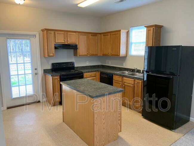 Building Photo - 122 Fairview Park Dr