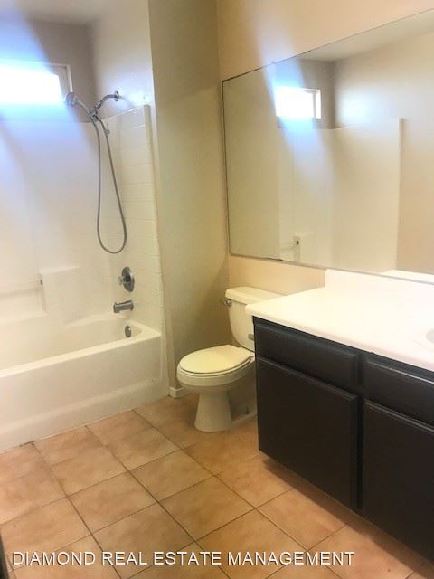 Building Photo - 3007 Brookside Dr