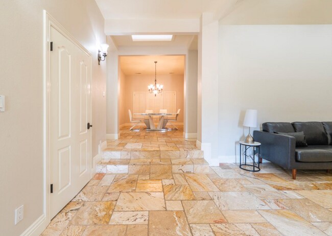 Foto del edificio - 585 E Chesapeake Cir