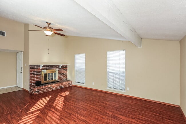 Building Photo - 1913 Sandra Ln