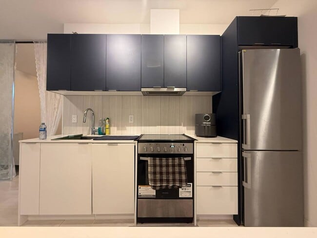 Building Photo - 8 Tippett Rd