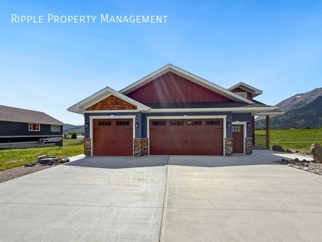 Building Photo - CHARMING & SPACIOUS 2 BEDS, 2 BATHS MAIN FLOOR | PRIVATE BACKYARD & UTILITIES INCLUDED