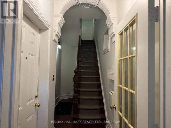 Photo du bâtiment - 60 First Ave