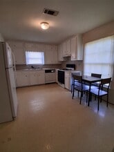 Building Photo - 204 Holderrieth Blvd