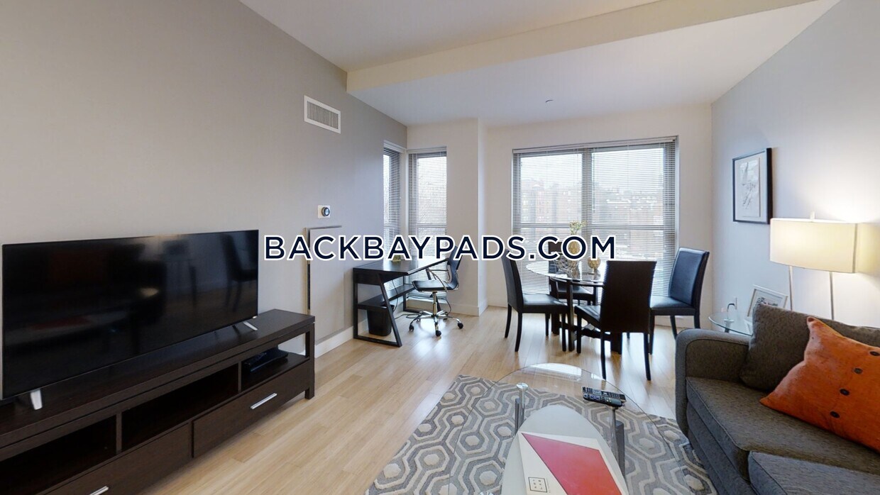 Primary Photo - 1085 Boylston St